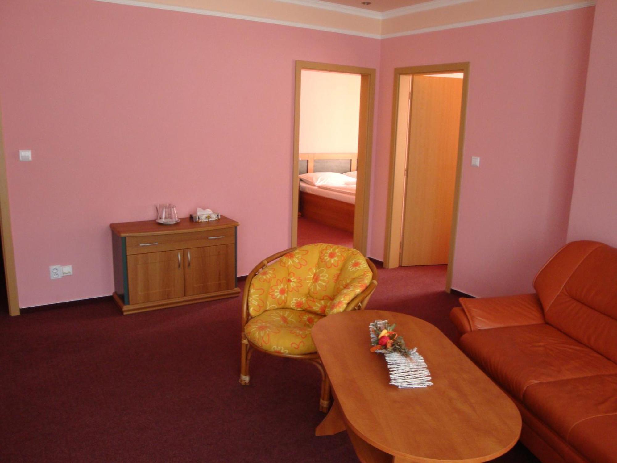 Hotel Lazne Evzenie Klášterec nad Ohří Exterior foto